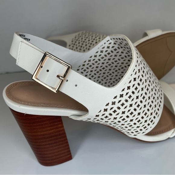 Kelly & Katie White Women's Heeled Sandals open toe. Size 9. One flaw-see pic. - Picture 9 of 13